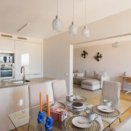 Cascais Prime 2Br With Balcony & Sea View